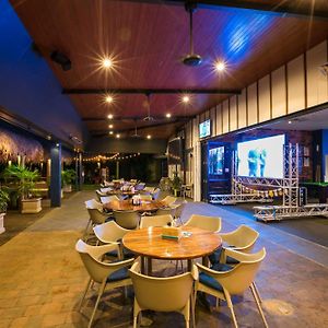 Nightcap At Kawana Waters Hotel